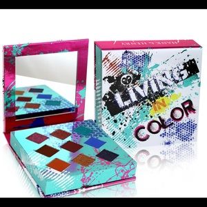 Living in color eyeshadow palette 🎨